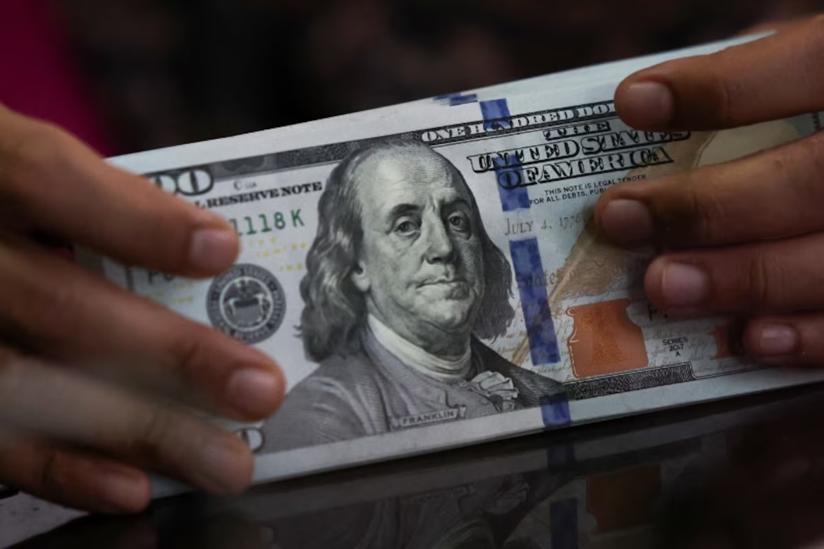 "157 ألف دينار".. صرف الدولار يرتفع مع إغلاق بورصات بغداد واربيل