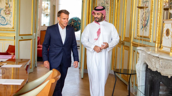 ولي العهد السعودي والرئيس الفرنسي يناقشان تطورات الأوضاع وجهود تعزيز الاستقرار