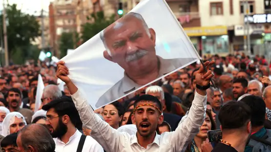 رسميا.. أوجلان إلى لجنة نزع السلاح في تركيا بعد 27 عاماً من السجن