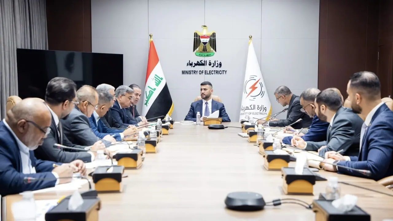 وزير الكهرباء يبحث تسريع نقل الغاز الجاف واستكمال أعمال المنصة العائمة في خور الزبير