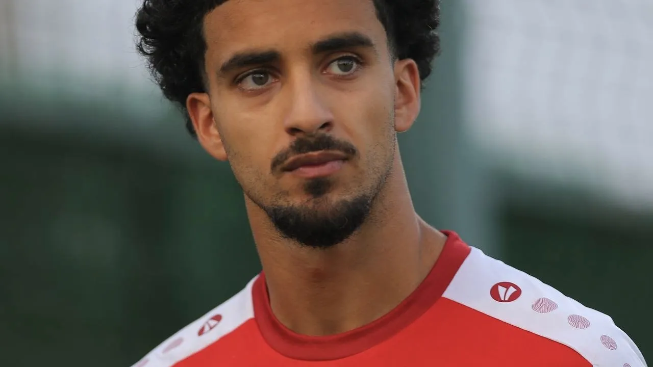 زيدان إقبال: عازمون على الفوز وتقديم أفضل مستوياتنا في كأس الخليج