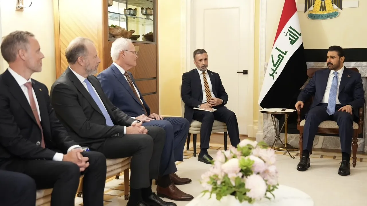 رئيس الوزراء يؤكد أهمية توسيع الشراكة مع الشركات العالمية الكبرى لتطوير القطاع النفطي