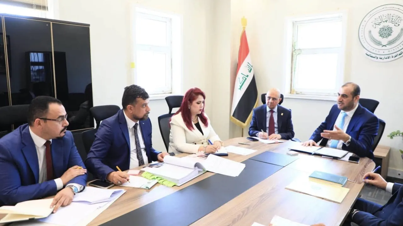 المالية ومجلس الخدمة يبحثان توحيد الهياكل التنظيمية والملاكات الوظيفية