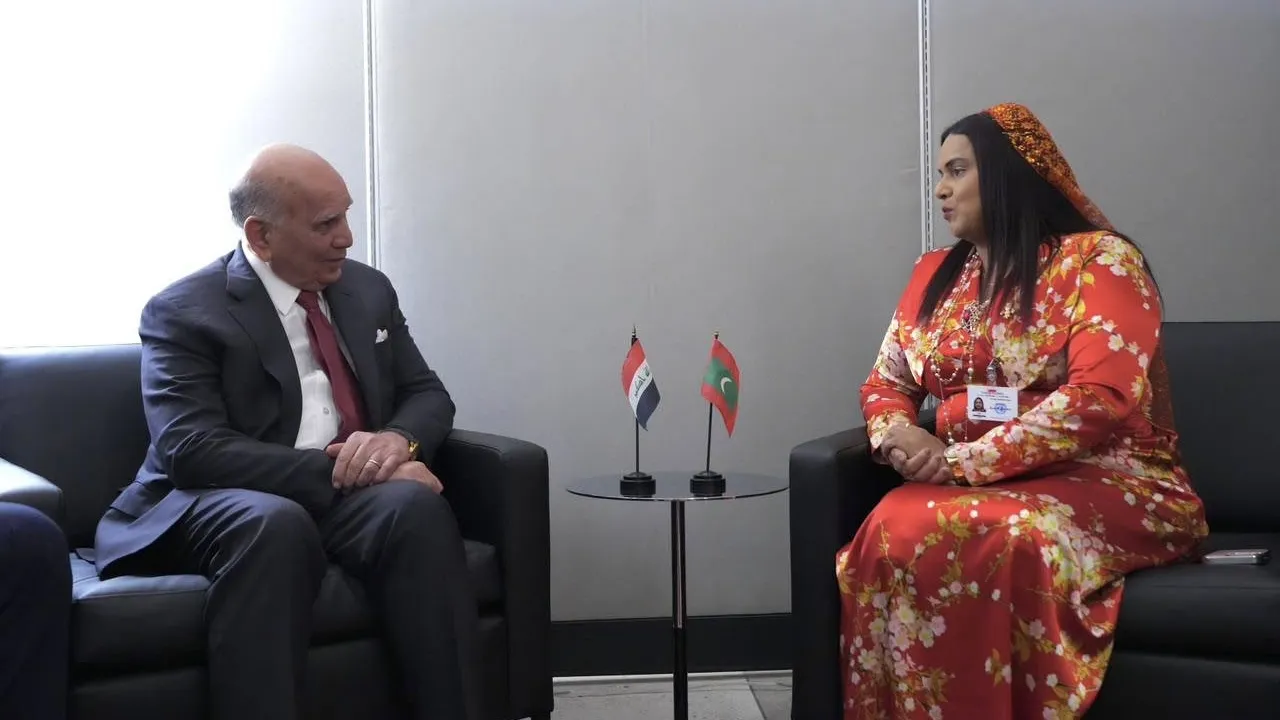 العراق وجزر المالديف يبحثان إمكانية إبرام اتفاقية للتعاون السياحي