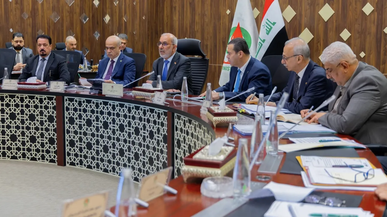 وزير النفط  العمل على مدار الساعة لتأمين احتياجات المواطنين من المشتقات النفطية