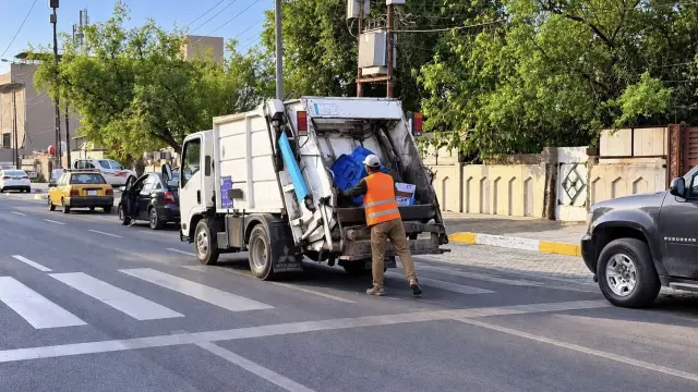 أمانة بغداد رفع النفايات من أمام المنازل مجاني ولا يستوجب دفع أي مبالغ