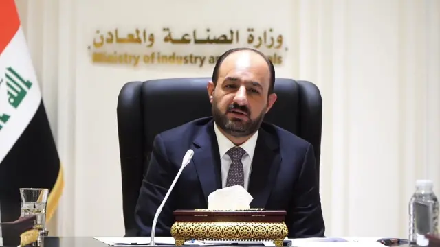 وزير الصناعة يهنئ بيوم السيادة الوطني