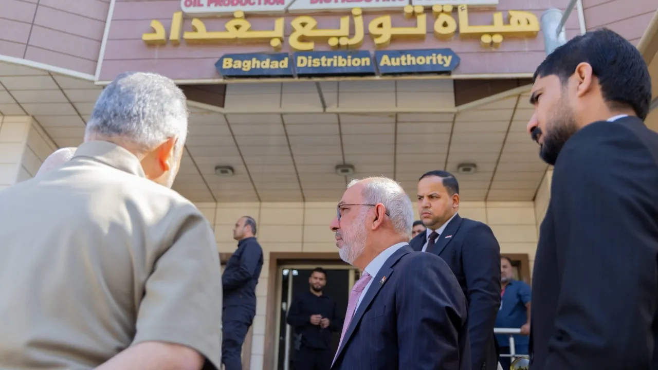 وزير النفط يوجه شركة توزيع المنتجات بتكثيف المتابعة والتأكد من استمرار انسيابية التجهيز