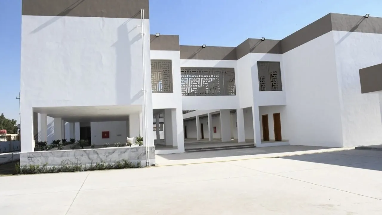 النجف الأشرف  استكمال تهيئة المدارس ومعالجة الشواغر قبل بدء العام الدراسي