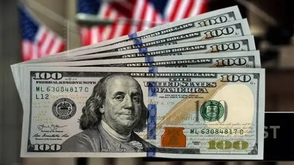 ارتفاع سعر الدولار مقابل الدينار في بغداد وأربيل صباح الأحد