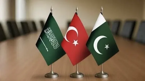 حلف مكة  البدء فورا بتنفيذ التزامات الدفاع المشترك وتوفير القوات والقدرات العسكرية