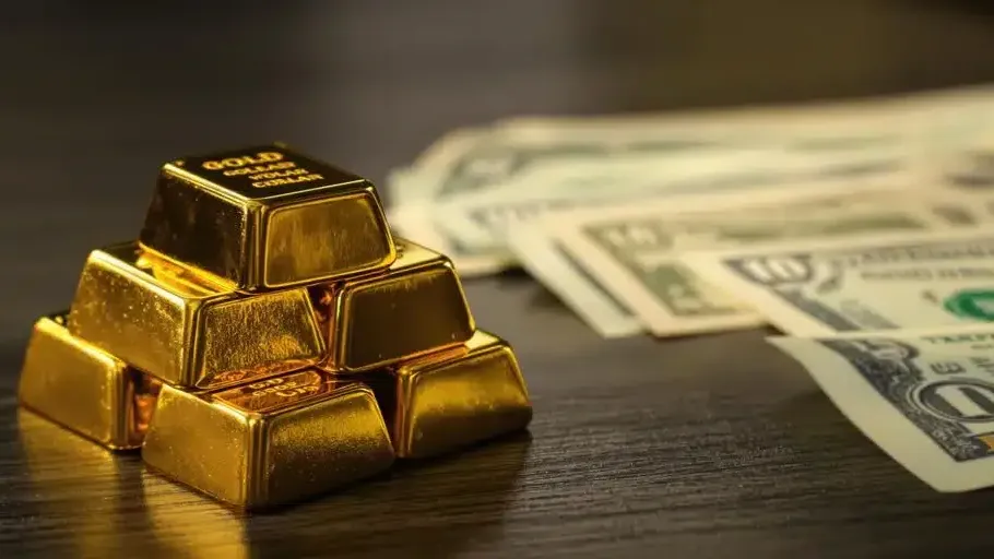 الذهب يتراجع مع صعود الدولار وعوائد السندات الأميركية