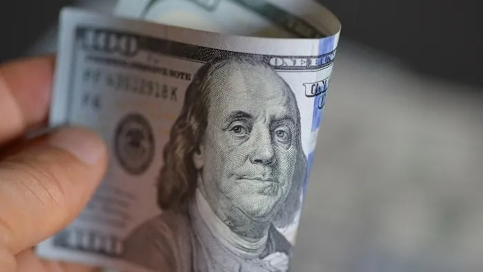 الدولار يرتفع مقابل الدينار في بغداد وأربيل عند إغلاق الثلاثاء