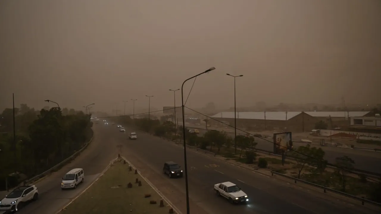 الأنواء الجوية  موجة الغبار ستستمر لساعات وتحسن تدريجي في مدى الرؤية
