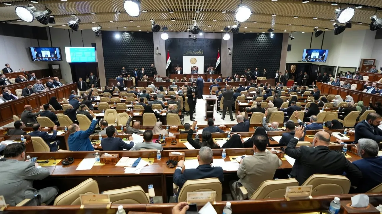 Iraqi parliament defers its agenda and refers session to discuss decision to raise dollar price; summons central bank governor and finance minister tomorrow