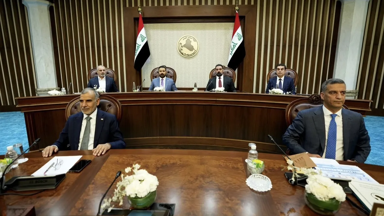 وزير المالية ملزمون بدفع الرواتب البالغة 7.7 تريليون دينار شهرياً