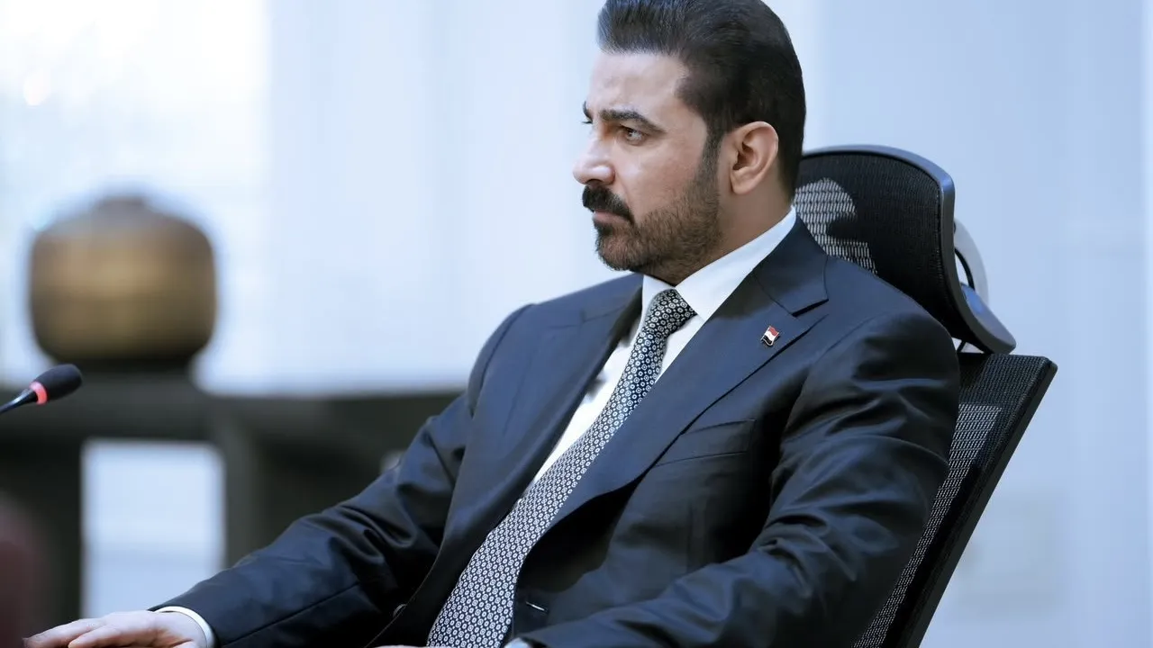 رئيس الوزراء علي فالح الزيدي يصل إلى كربلاء المقدسة ويؤدي مراسيم زيارة الإمام الحسين وأخيه العباس (ع)