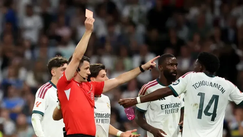 طرد فينيسيوس عقب إلغاء هدفه في مباراة ريال مدريد وفياريال بالدوري الإسباني