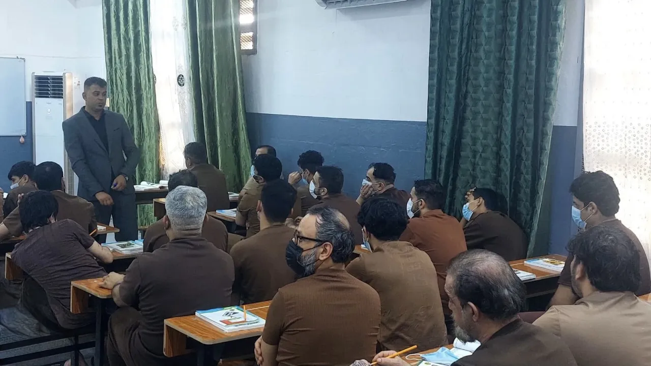 العدل تفتتح مركزاً تعليمياً لمحو الأمية في سجن الحماية القصوى