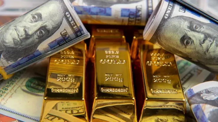 تراجع الدولار يدفع أسعار الذهب للارتفاع قبيل بيانات التضخم الأميركية