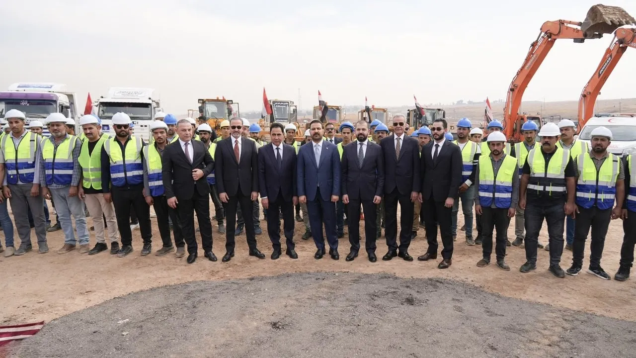 رئيس الوزراء يضع حجر الأساس لمبادرة وطن في نينوى ومحافظها يعلن العمل لإنجاحها