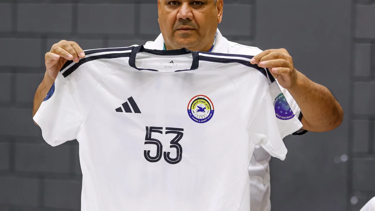 مؤتمر فني يقرّ زي الزوراء الأبيض بالكامل وحارس مرماه بنفسجي قبل مواجهة قطر