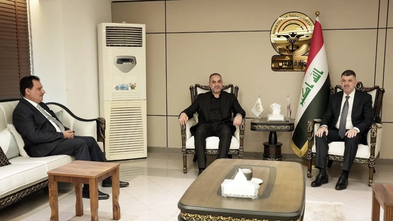 الحسني والناشي يناقشان إنجاز مطار الناصرية ومسارات طريق التنمية