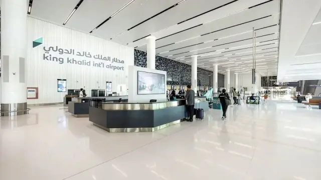 السفارة الفرنسية تحذر مواطنيها من مطارات الرياض وجدة والدمام