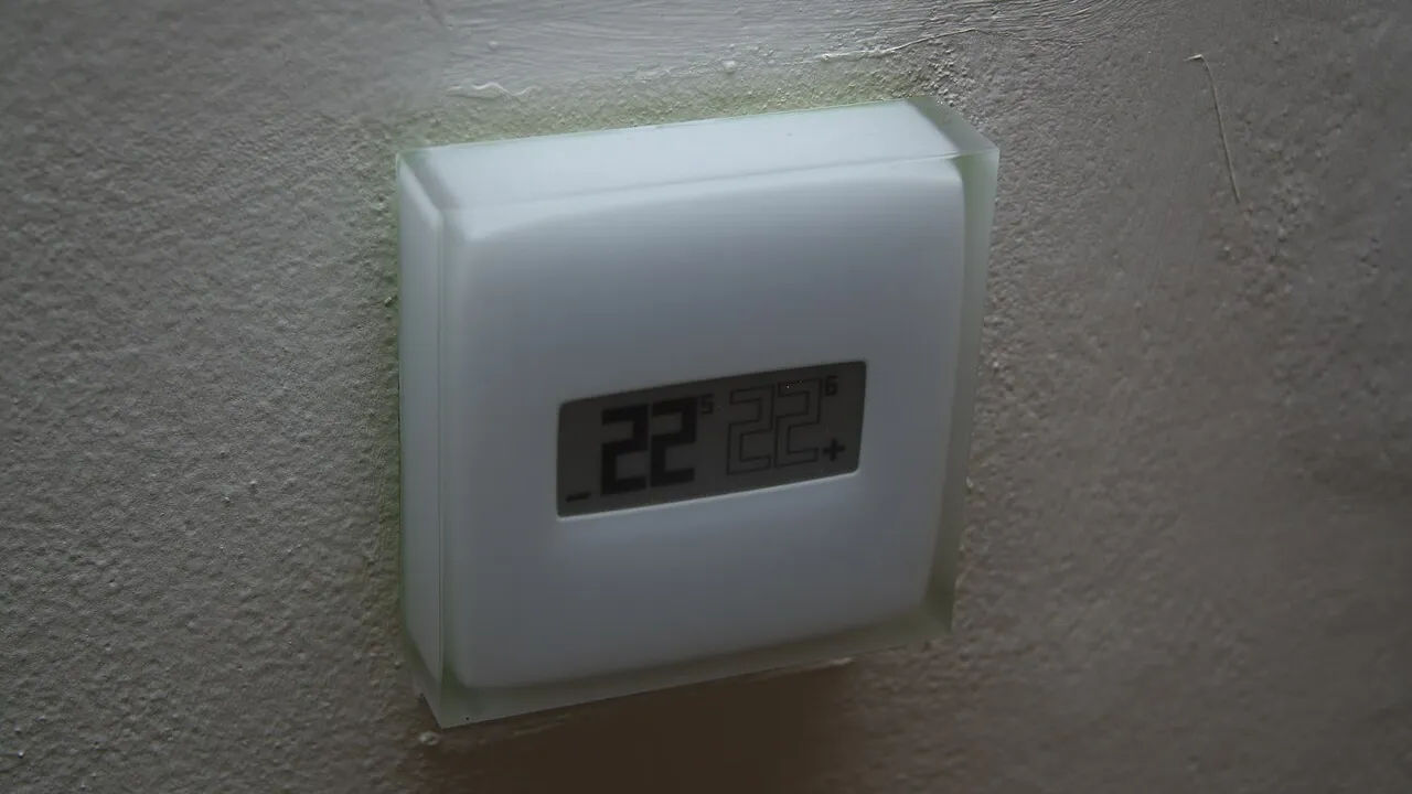 Apple launches HomeView smart home controller priced $299