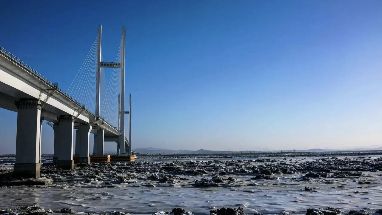 中国、完成から12年で鴨緑江大橋を開通─北朝鮮と結ぶ新たな国境橋