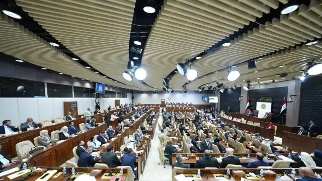 عاجل.. البرلمان يفتتح جلسة التصويت على استكمال كابينة الزيدي بحضور 261 نائباً