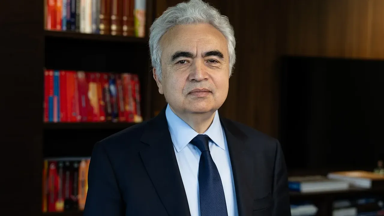 وكالة الطاقة الدولية تسرّع الإفراج عن مخزونات النفط الطارئة وتطرح أكثر من 20 مليون برميل ديزل
