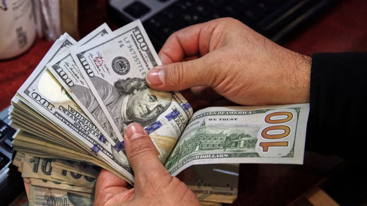 إغلاق السوق مسائياً: الدولار يرتفع في بغداد وأربيل إلى نحو 167,100 دينار