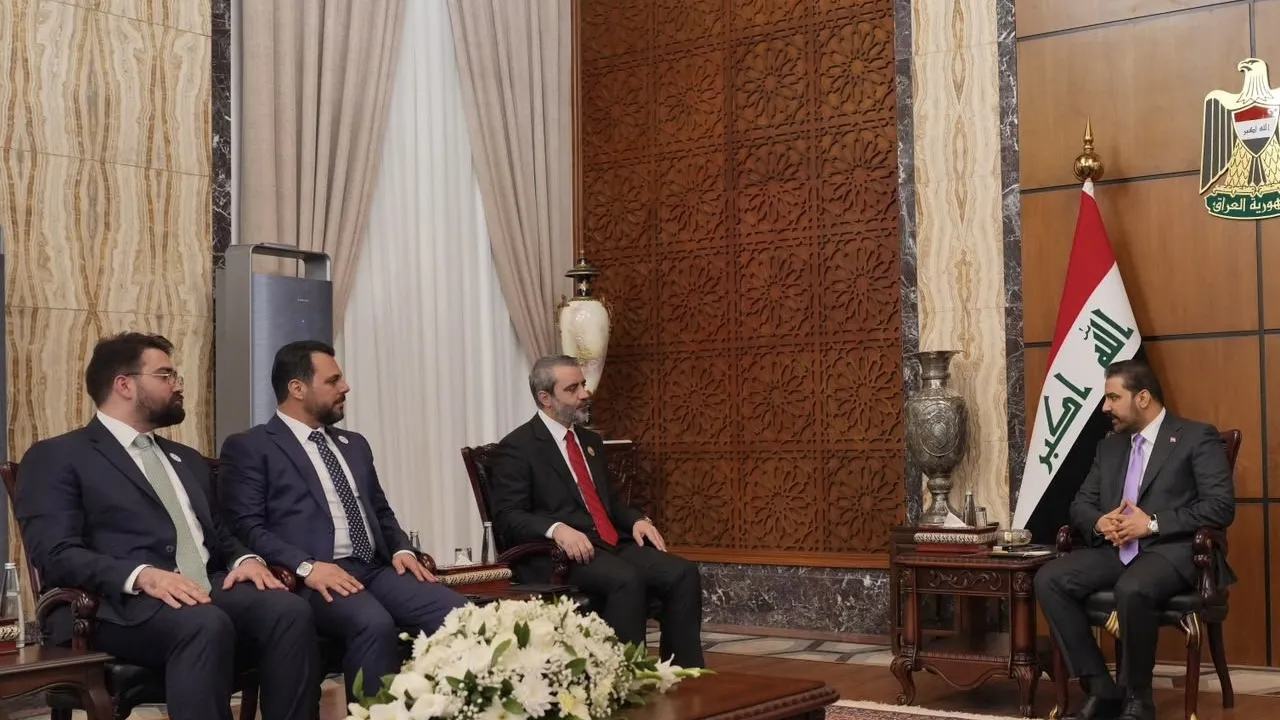 الزيدي يستقبل وزير الخارجية السوري ويبحث تشكيل لجان للتعاون الاقتصادي والأمني