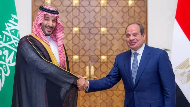 مصر تؤكد جاهزيتها لدعم السعودية وعُقد طارئ للبرلمان لتفويض الجيش