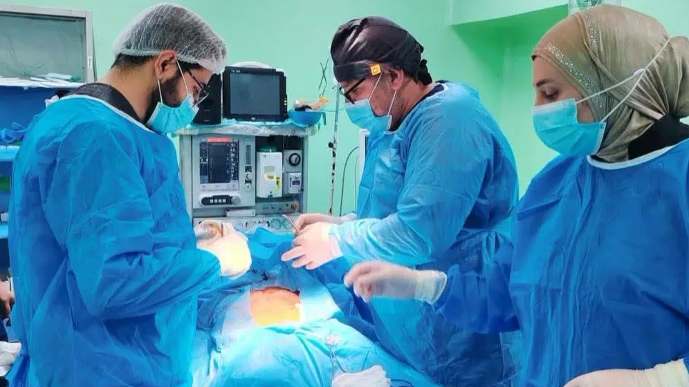 فريق جراحي في مستشفى سامراء يستخرج 214 إبرة ودبوساً من بطن مريض
