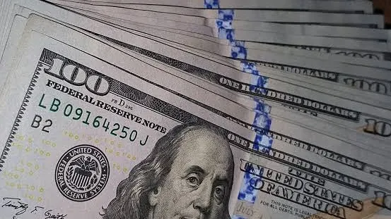 الدولار يصعد في بغداد وأربيل ويصل إلى 170000 دينار في محال الصيرفة