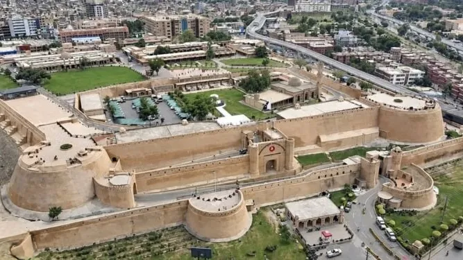 نيويورك تايمز: اتصالات باكستانية مع فصائل مناوئة لطالبان لبحث دعم محتمل