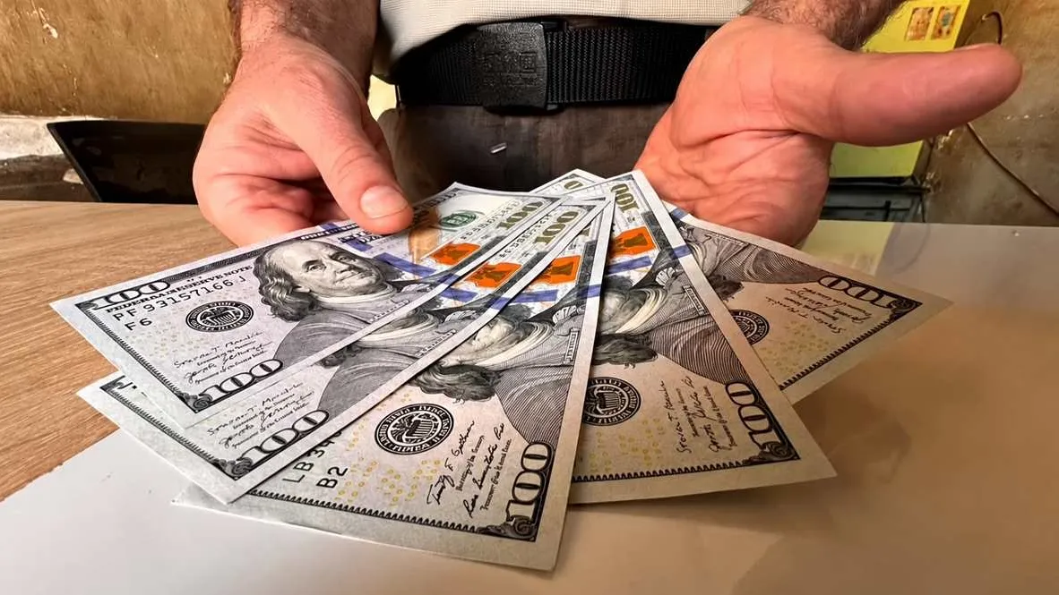 انخفاض سعر صرف الدولار صباح السبت في بغداد وأربيل