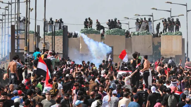 السلطات في بغداد تحظر مرور التكاتك والدراجات النارية قرب ساحة التحرير قبل تظاهرات الأحد