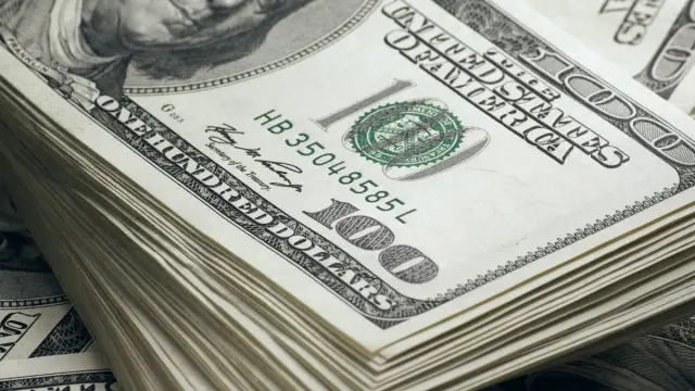 تراجع سعر الدولار عند إغلاق الأحد في بغداد وأربيل