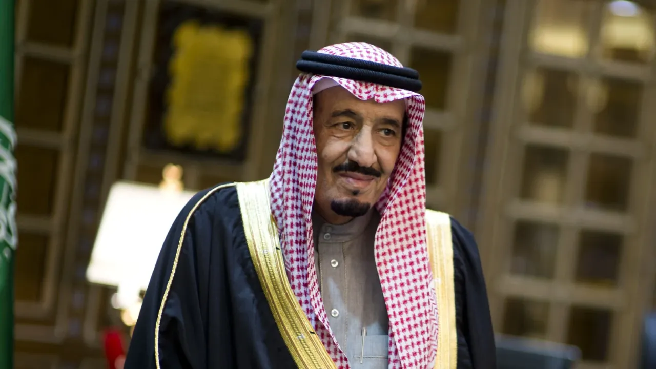 الملك سلمان يوجه بدعم شهري 500 ريال للموظفين والمتقاعدين مع رفع تعريفتي الكهرباء والمياه في 2027