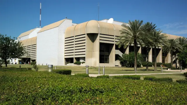 البرلمان يقر قانون الإجازة الطويلة للموظفين 5 سنوات براتب اسمي كامل مع السماح بالعمل في القطاع الخاص