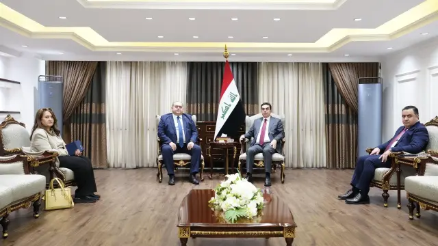 الأتروشي يستقبل سفير رومانيا ويؤكد على تفعيل لجان الصداقة النيابية