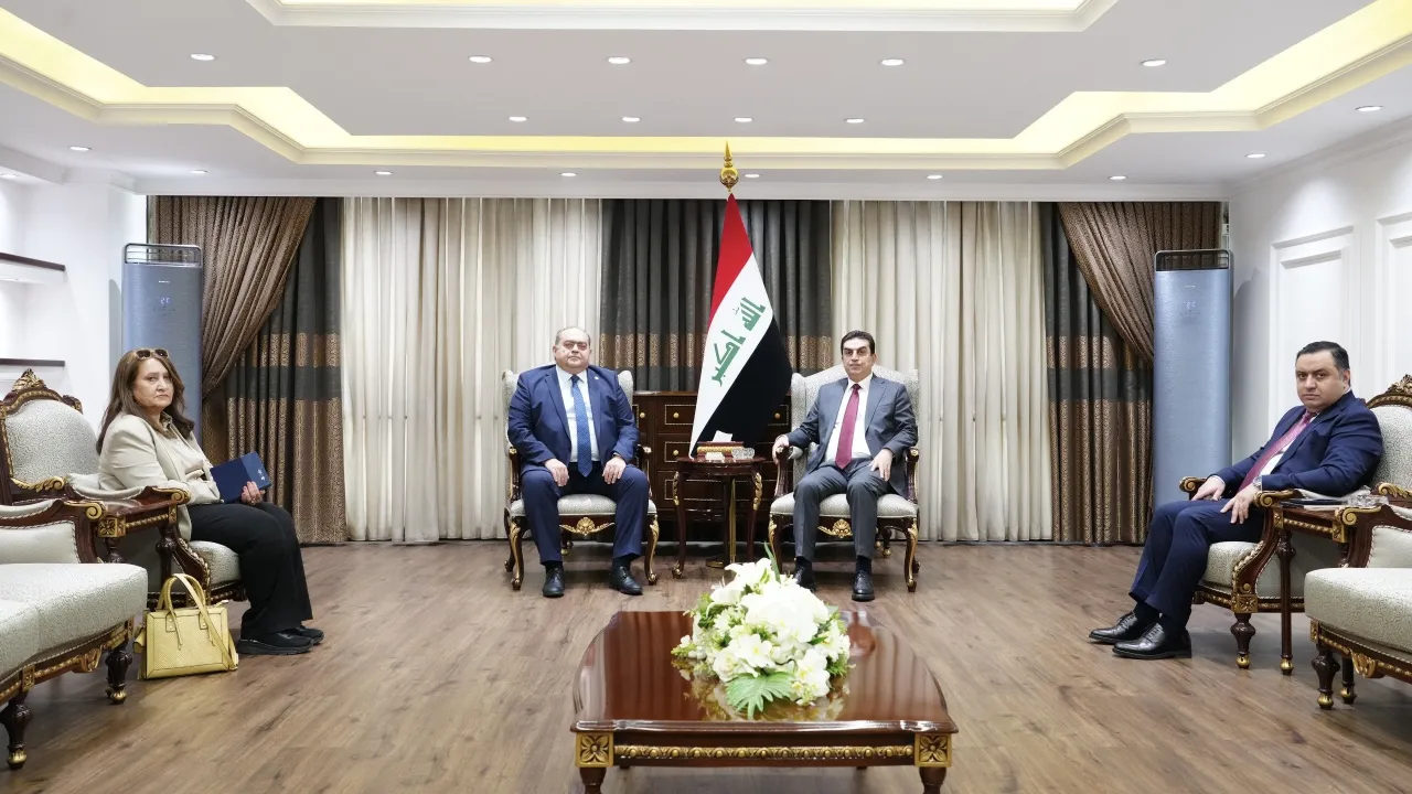 الأتروشي يستقبل سفير رومانيا ويؤكد على تفعيل لجان الصداقة النيابية