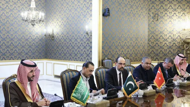 انطلاق جلسة رباعية لإيران وباكستان وتركيا والسعودية في طهران حول الأمن الإقليمي