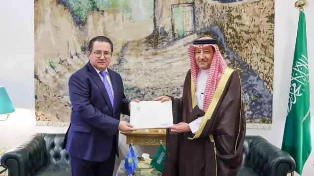 ولي العهد يتلقى رسالة خطية من رئيس كازاخستان خلال استقبال نائب وزير خارجيته