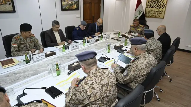 الشمري يرأس اجتماعاً لرفع جاهزية القوات المسلحة ويؤكد تنفيذ الخطط التطويرية