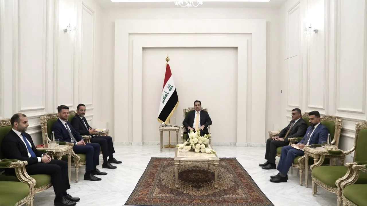 المندلاوي يستقبل رئيس شركة شل في العراق لبحث استثمار الغاز وزيادة قيمة النفط