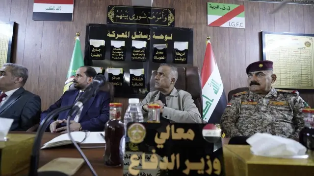 وزير الدفاع يطلع ميدانياً على جاهزية قيادة عمليات البادية في المثنى